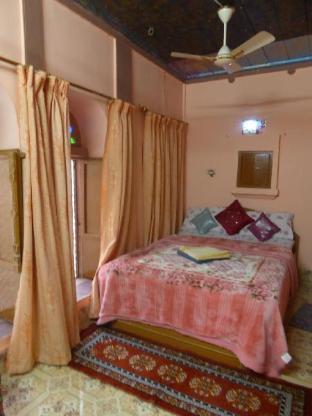 room-image