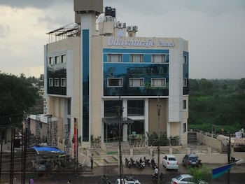 hotel udayanraje palace
