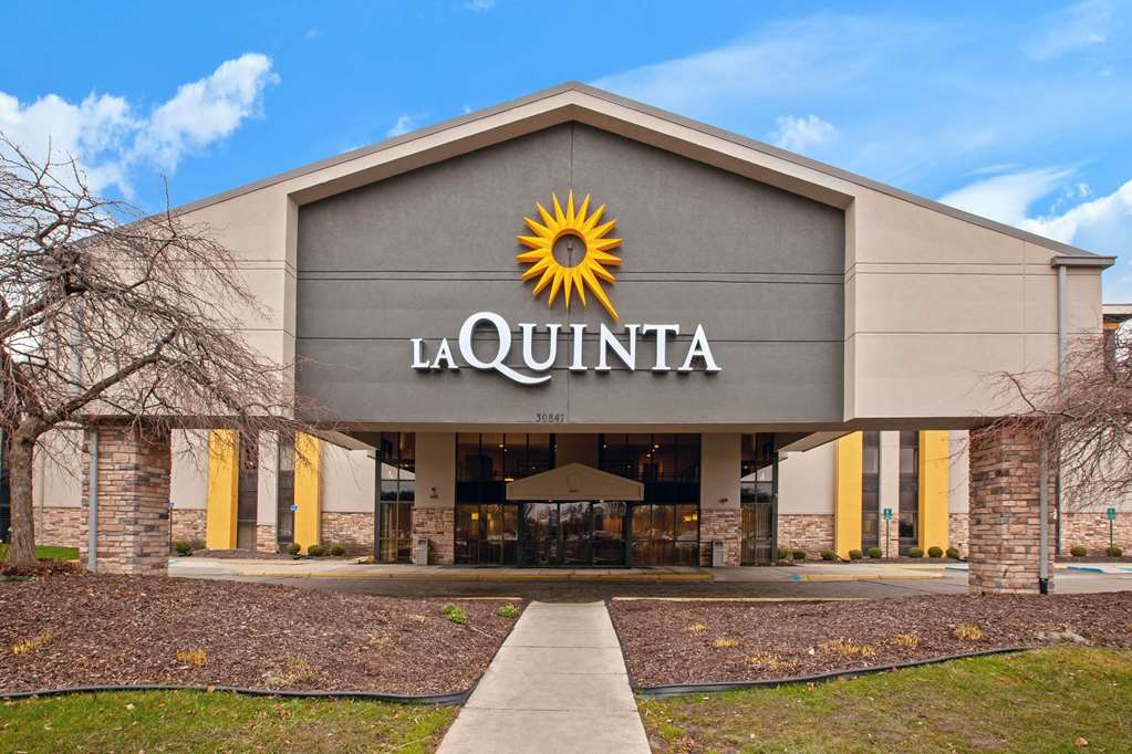 la quinta inn and suites by wyndham detroit metro airport