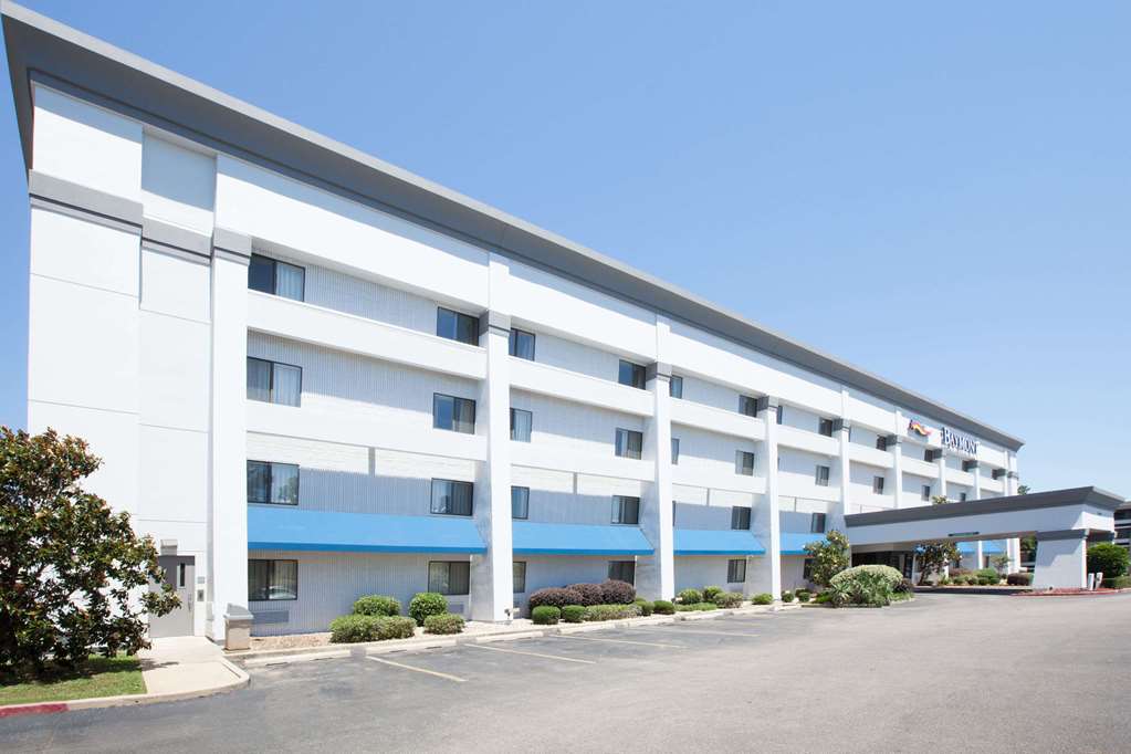 baymont by wyndham texarkana