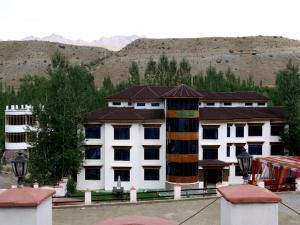 The Highland Mountain Resort & Spa,Baroo Soq, Mile Stone 2.5 Kargil - Zanskar, National Highway, Kargil,3 star