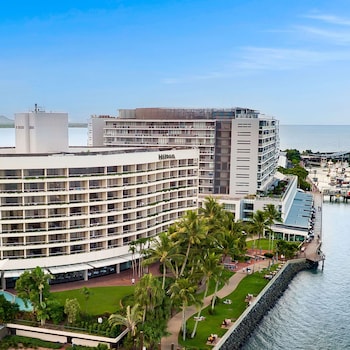 hilton cairns