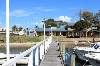 lakeside motel waterfront