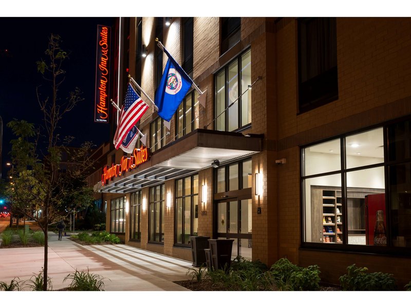 hampton inn and suites minneapolis university area