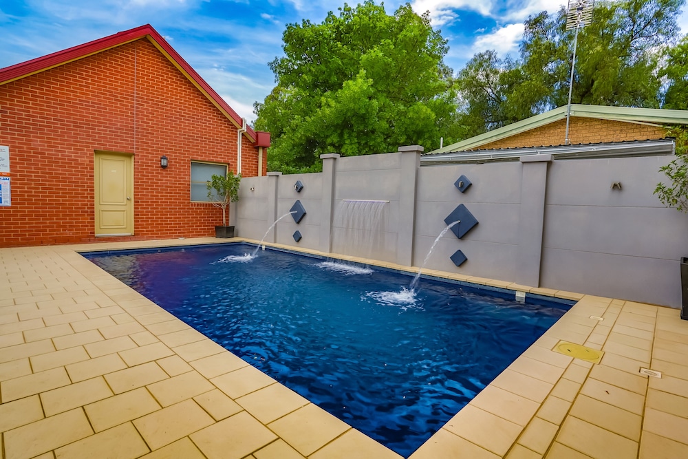 Murray Waters Motor Inn & Apartments,Barham>>Aireys Inlet,2.5 star