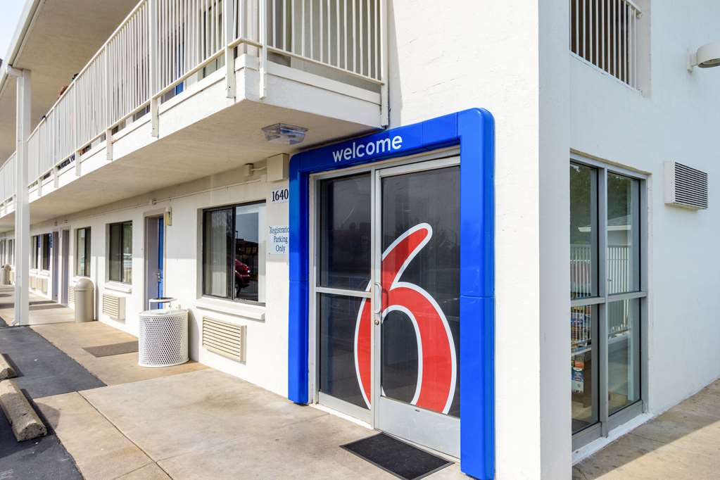 motel 6 redding ca central
