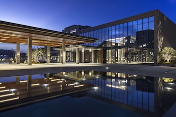 Hilton Ningbo Dongqian Lake,Zhejiang>>Ningbo,5 star