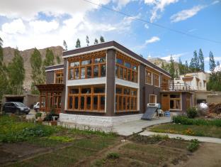 Sangto Green Guest House,Changspa Road,3 star