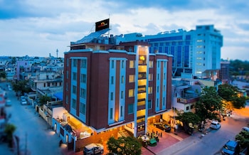 Hotel Kapish Smart-All Pure Veg,Bani Park,3 star