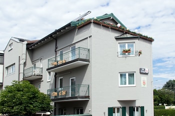 hotel das junior by max 70