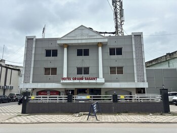 Hotel Grand Basant,,3 star