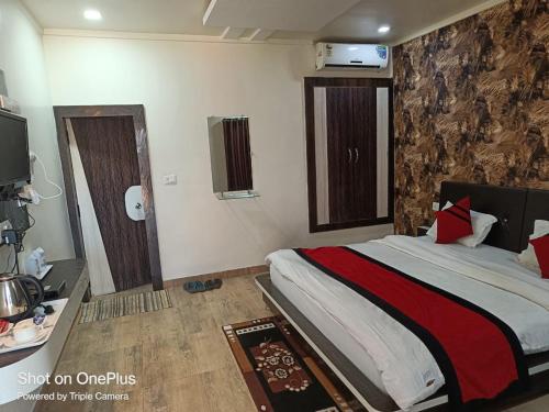room-image