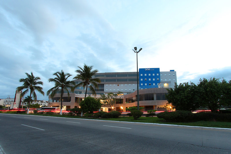 one puerto vallarta aeropuerto