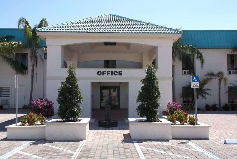 Days Inn Lake Okeechobee,On A Lake,2 star