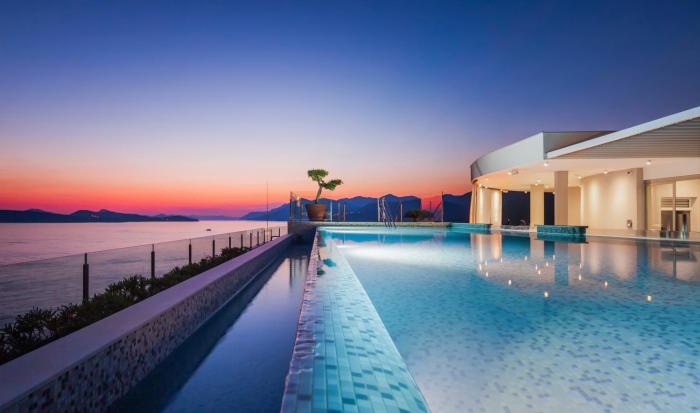 royal blue hotel