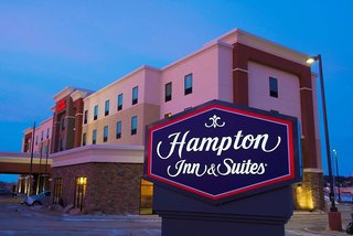 hampton inn and suites bismarck northwest