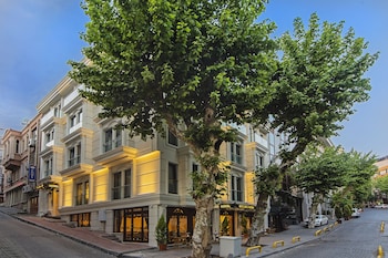 grand naki hotel