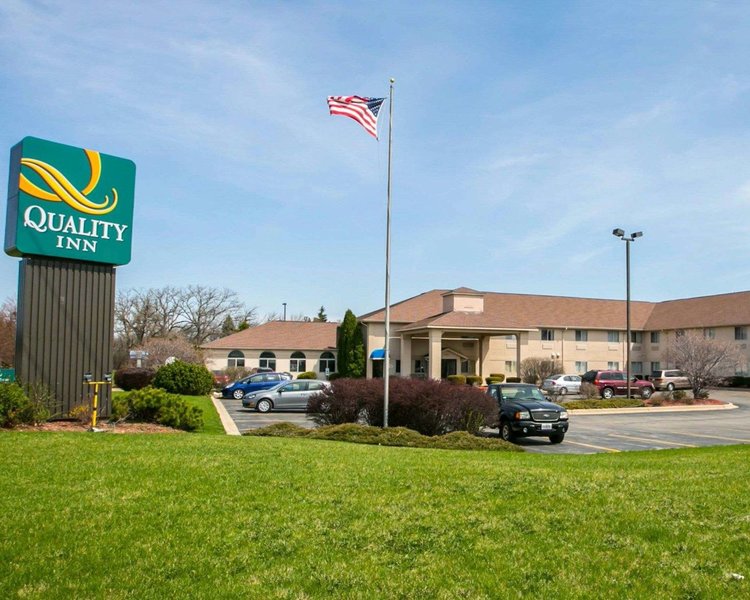 Quality Inn & Suites Woodstock Near Lake Geneva