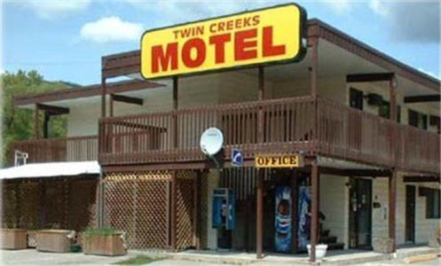 Twin Creeks Motel,Lumby>>Armstrong,2 star