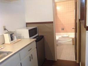 Falcon Nest Motel,Crofton>>Brentwood Bay,2 star