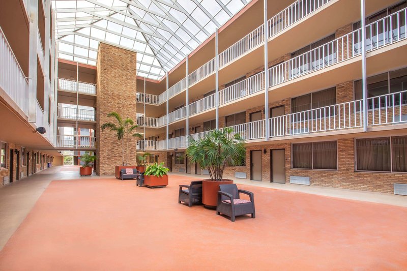 Ramada By Wyndham Tampa Westshore Airport South,Tampa>>Hillsborough County,3 star