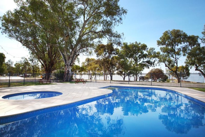 Discovery Parks - Lake Bonney,Barmera>>Adelaide,3.5 star