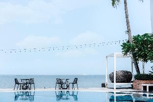 the loft seaside sriracha