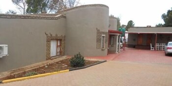 Aligeo Guest House,Near Empilisweni District Hospital,4 star
