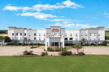 hampton inn and suites brenham