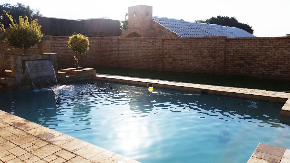 Crystal Rose Lodge,Krugersdorp>>Johannesburg,3 star