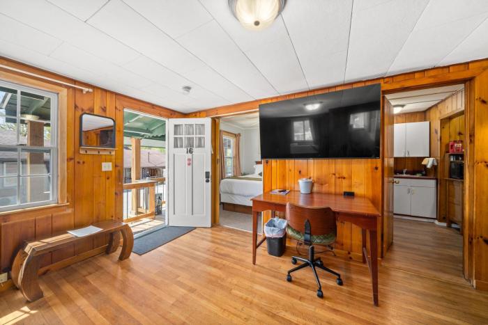 Cedarwood Inn,Brevard>>Asheville,2 star