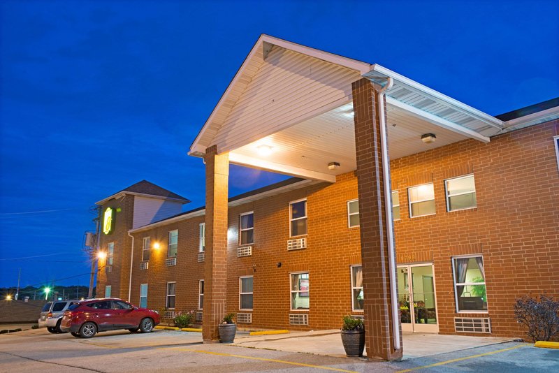 Super 8 By Wyndham St. Louis Airport