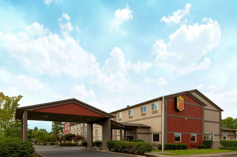 Super 8 By Wyndham Woodburn
