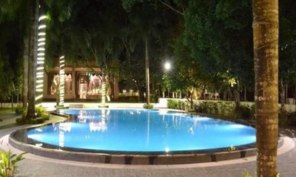 Famous Hotel Bago,In Bago,3 star