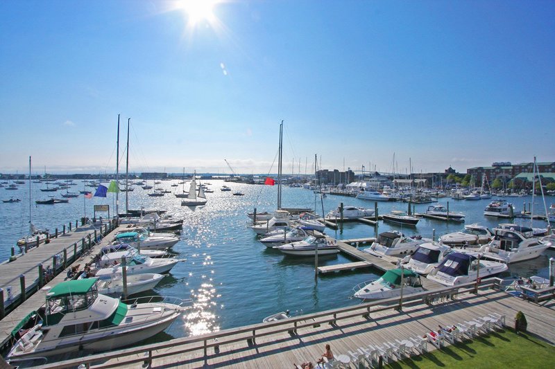the newport harbor hotel and marina