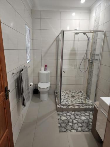 Six Valk Avenue Guest House,Near Montecasino,4 star