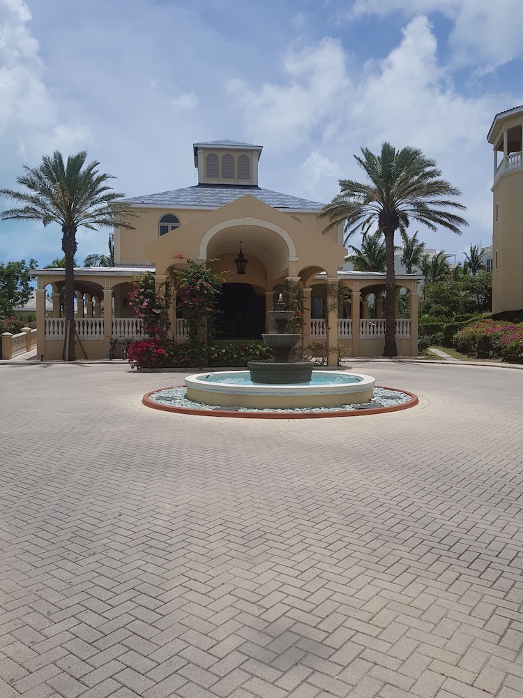 the somerset on grace bay