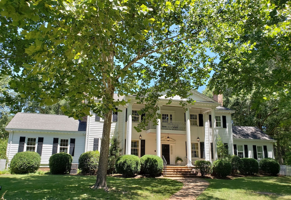 The Virginia Cliffe Inn,Near Lavender Fields Herb Farm,3 star