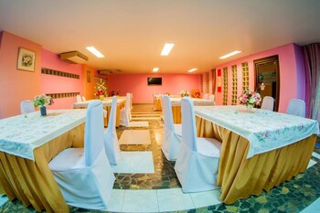Siam Boutique,Buri Ram>>Ban Bu Lamduan,2.5 star