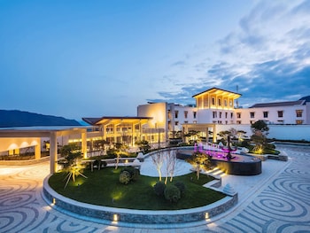 Banyan Tree Jiuzhaigou,Chengdu>>Aba,5 star