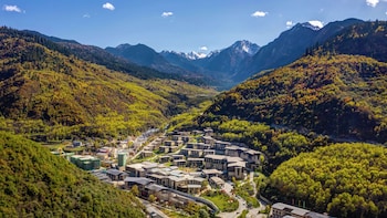 hilton jiuzhaigou resort