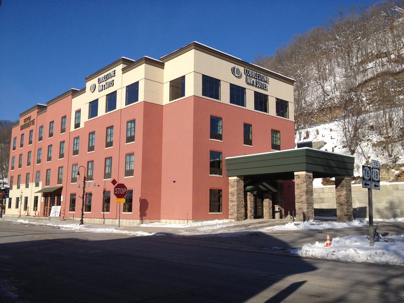 Cobblestone Hotel & Suites - Chippewa Falls