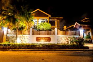 mahogany lodge cantonments