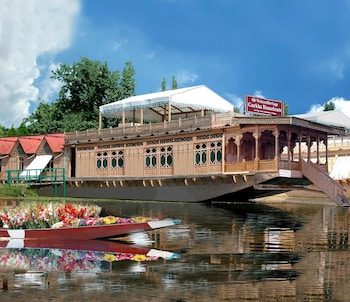 Welcomheritage Gurkha Houseboats,Nageen Lake,4 star