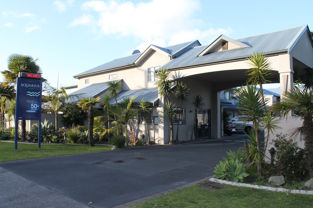 aquarius motor inn