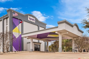 wingate by wyndham richardson dallas