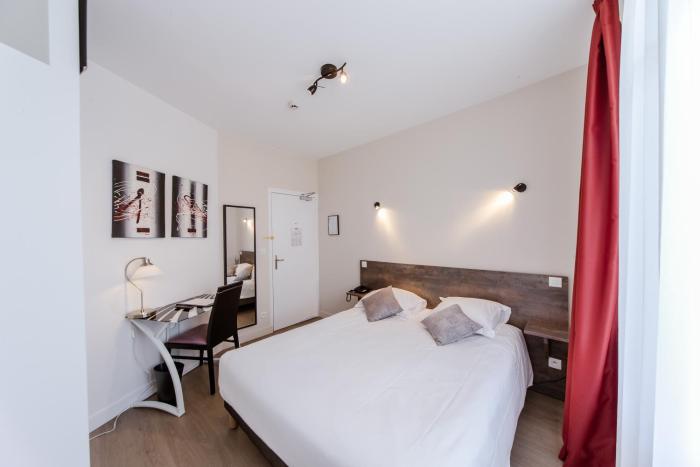 Logis Hotel - Le Petit Bellon,Paris>>Fleurines,3 star
