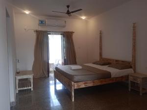 Shankar By The Sea,Mandrem>>Goa,2 star