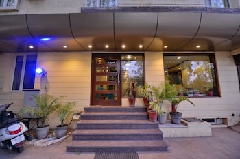 Hotel Pride,Naya Gaon,3 star