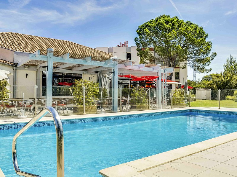 Ibis Salon De Provence Sud,Bonnieux>>Aix-En-Provence,3 star